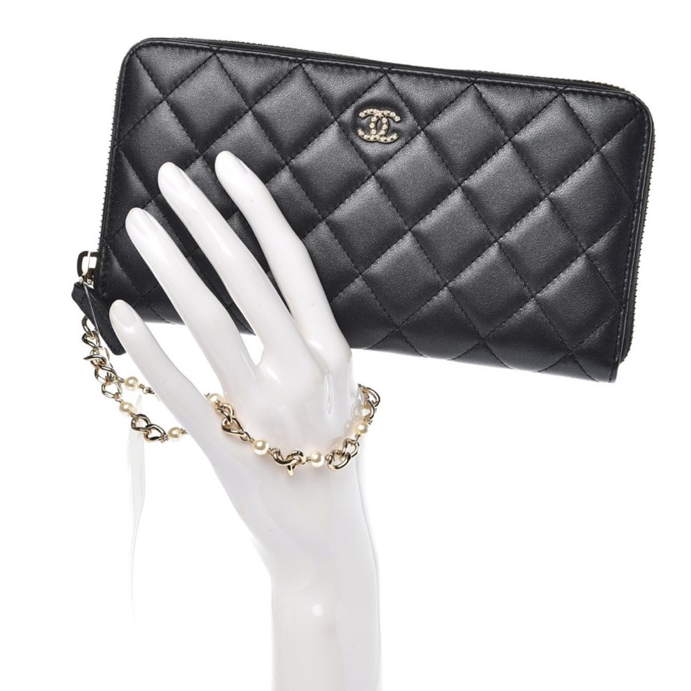 New Authentic Chanel Lambskin Zip Around LG Gusset
